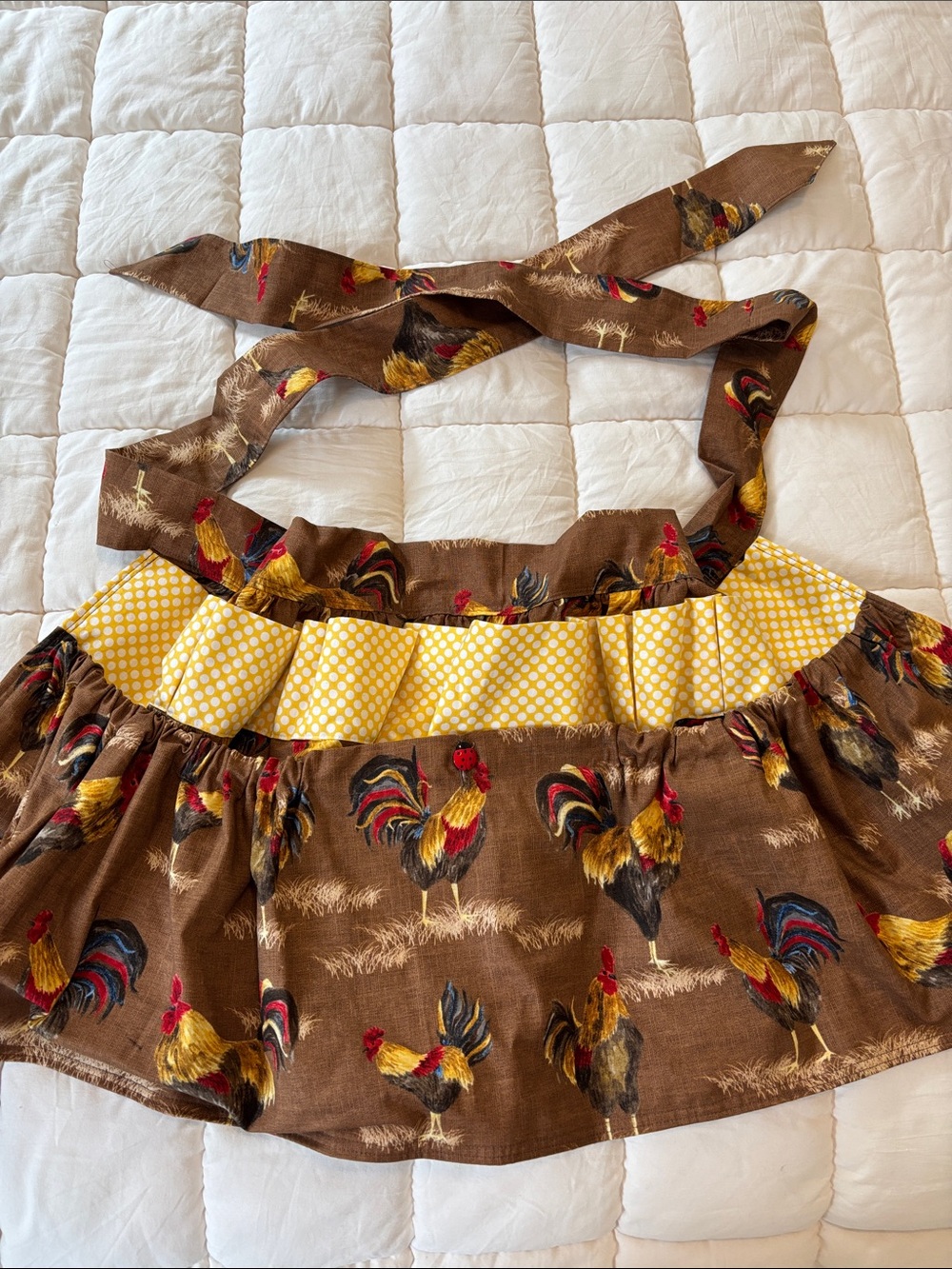 Apron egg collector Brown Rooster Print with Yellow Accent